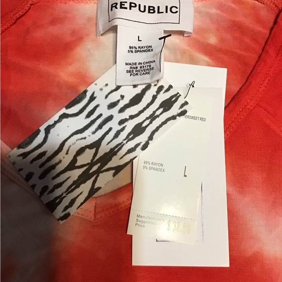 Red Tie-Dye V-Neck Women's Top New with tags size large - Picture 3 of 6